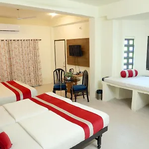 Tree Of Heaven Hotel